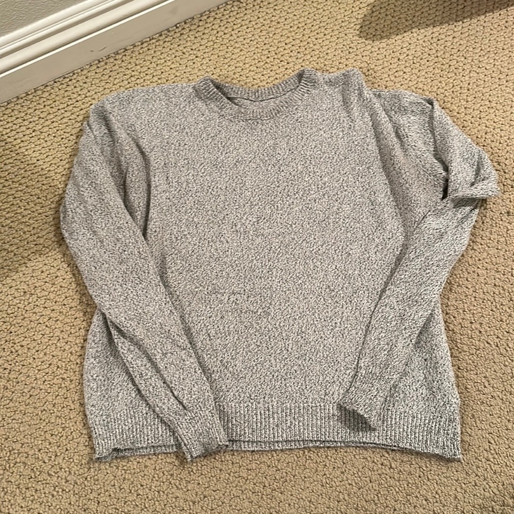 Brandy Melville crewneck sweater